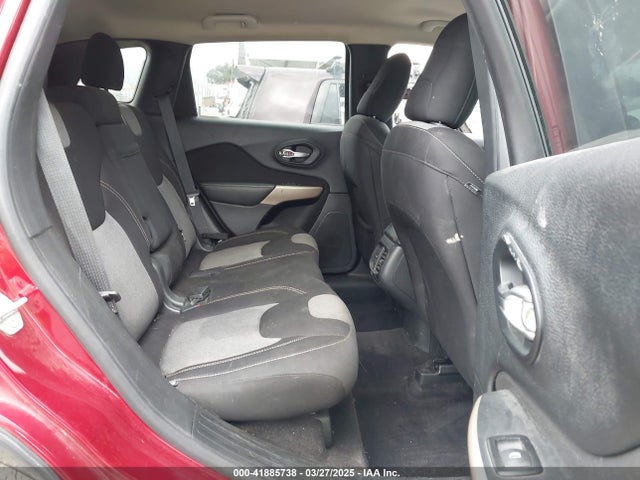1C4PJMAB8HW569111 Jeep Cherokee Altitude 4x4