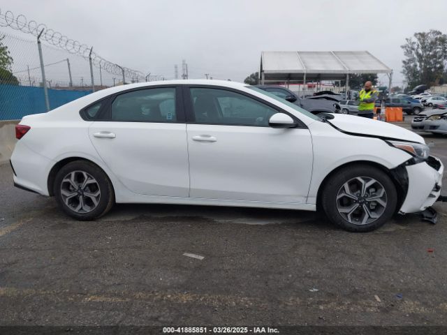3KPF24AD8ME332309 KIA Forte Lxs