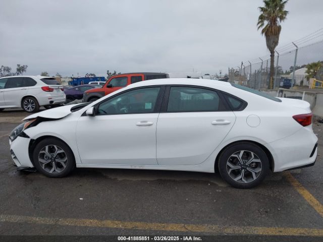 3KPF24AD8ME332309 KIA Forte Lxs