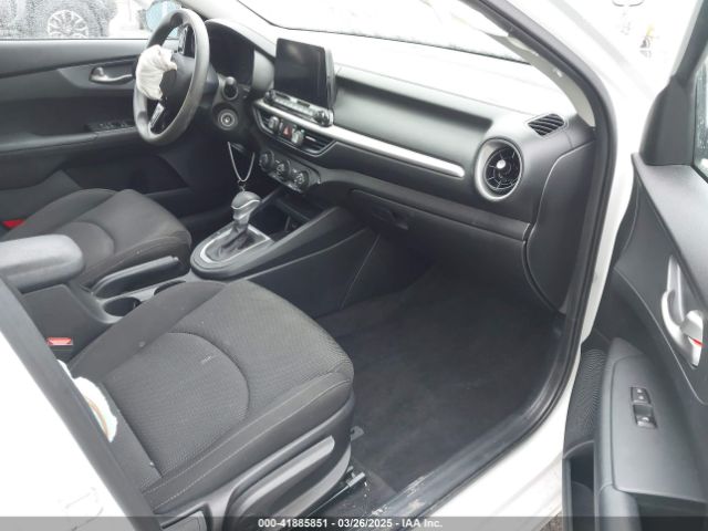 3KPF24AD8ME332309 KIA Forte Lxs