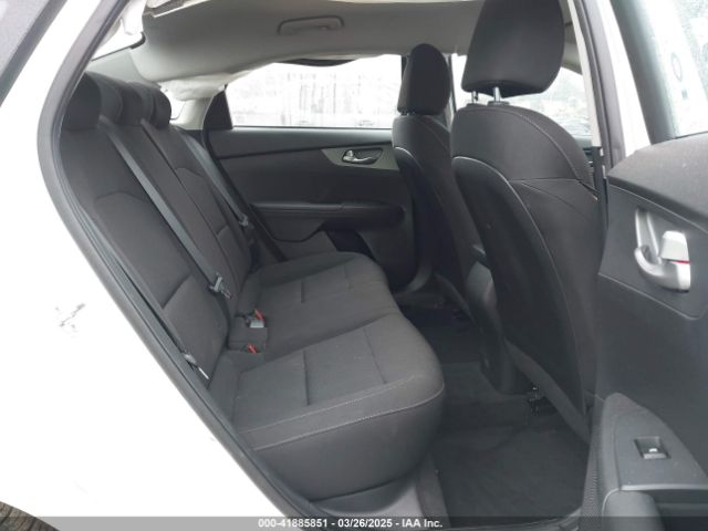 3KPF24AD8ME332309 KIA Forte Lxs