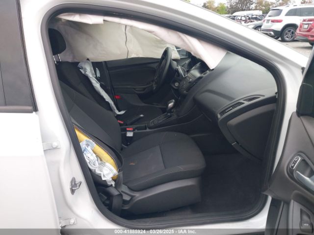 1FADP3K28JL282830 Ford FOCUS SE