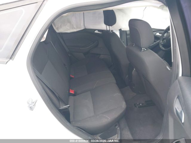1FADP3K28JL282830 Ford FOCUS SE