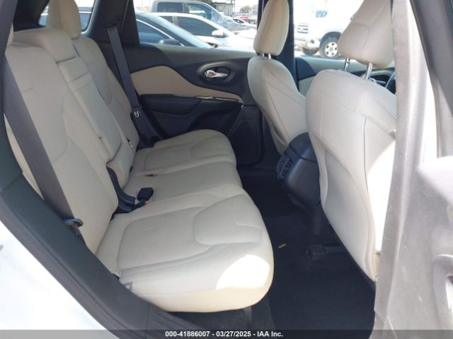 1C4PJLCS5FW584606 Jeep Cherokee Latitude