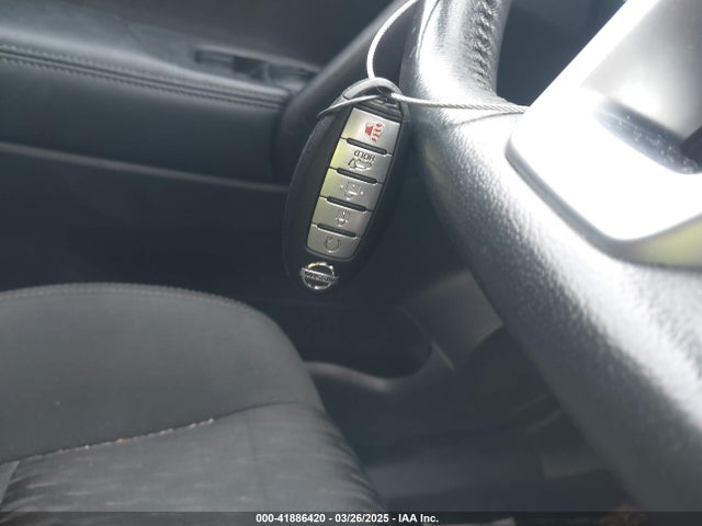 KNMAT2MT7HP568339 Nissan ROGUE SV