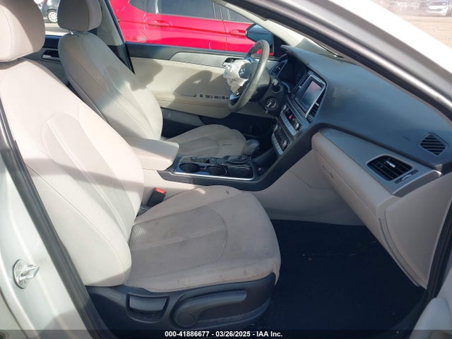 Hyundai SONATA SE 2019 5NPE24AF9KH771640 Image 5