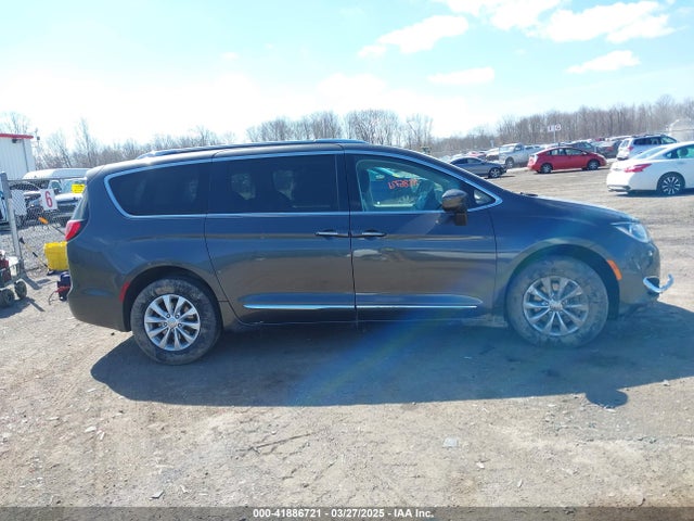 2C4RC1BGXJR356199 Chrysler Pacifica Touring L