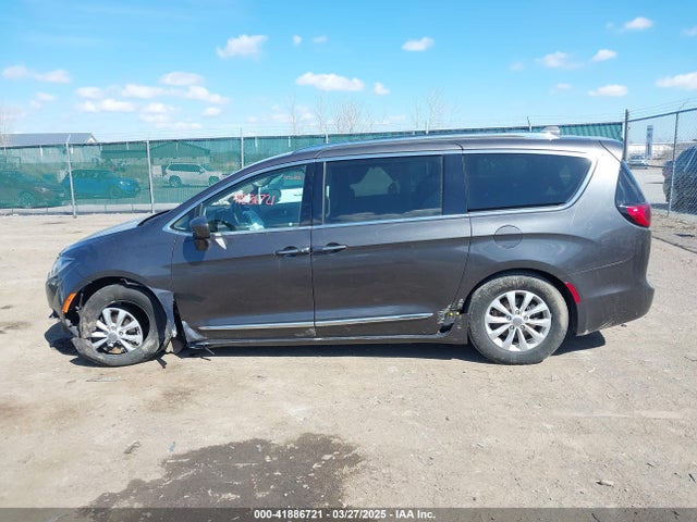 2C4RC1BGXJR356199 Chrysler Pacifica Touring L