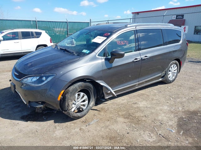 2C4RC1BGXJR356199 Chrysler Pacifica Touring L