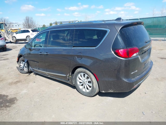 2C4RC1BGXJR356199 Chrysler Pacifica Touring L