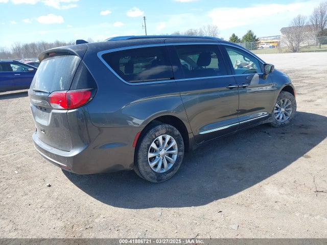 2C4RC1BGXJR356199 Chrysler Pacifica Touring L