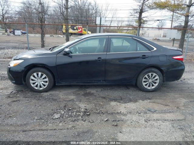 4T1BD1FK3FU164092 Toyota Camry Hybrid Le