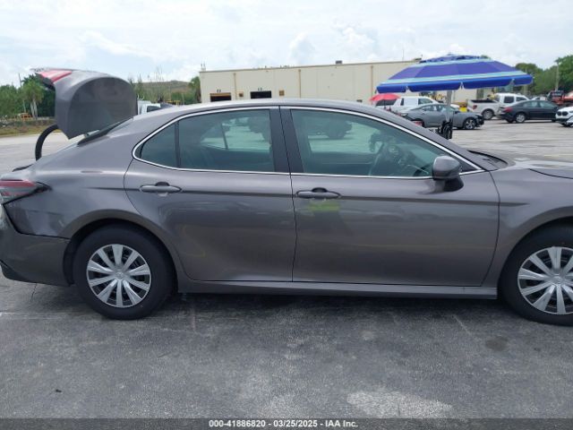 4T1C31AK9RU070219 Toyota Camry Hybrid Le