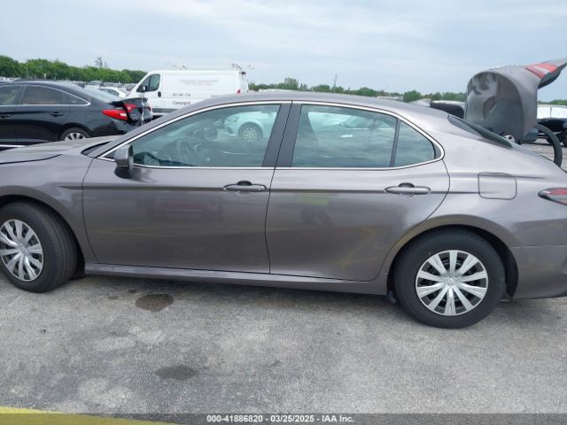 4T1C31AK9RU070219 Toyota Camry Hybrid Le