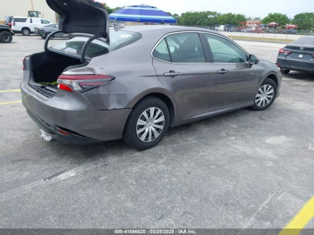4T1C31AK9RU070219 Toyota Camry Hybrid Le