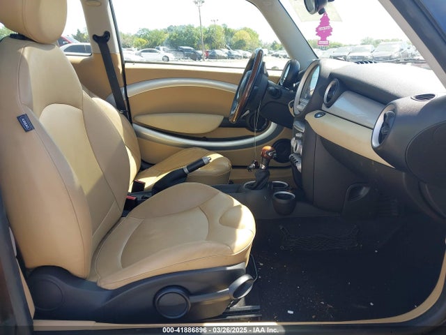 2008 MINI COOPER S CLUBMAN WMWMM335X8TP87223 Photo 4