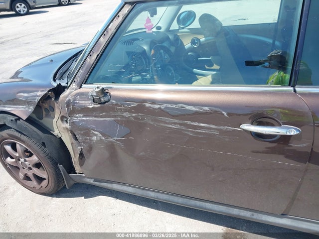 2008 MINI COOPER S CLUBMAN WMWMM335X8TP87223 Photo 5