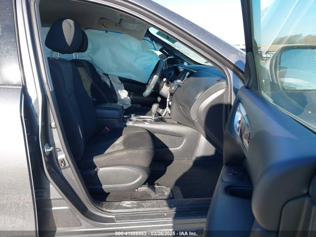 5N1DR2MM3JC637735 Nissan Pathfinder S