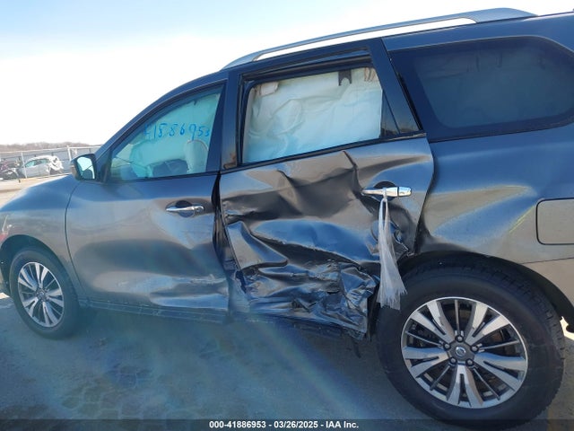 5N1DR2MM3JC637735 Nissan Pathfinder S
