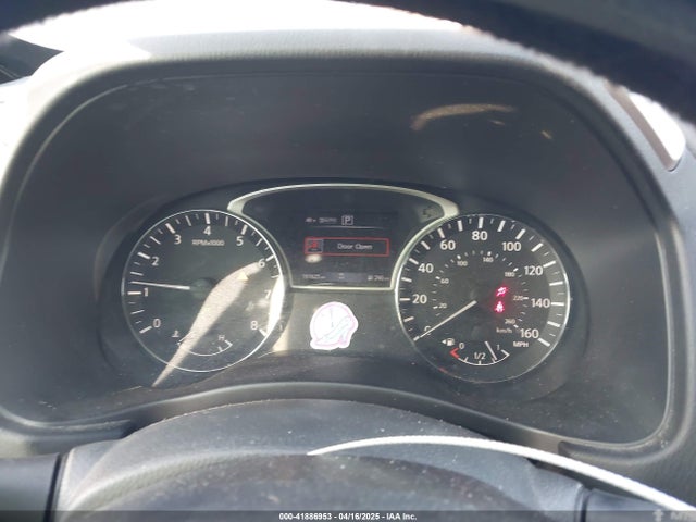 5N1DR2MM3JC637735 Nissan Pathfinder S