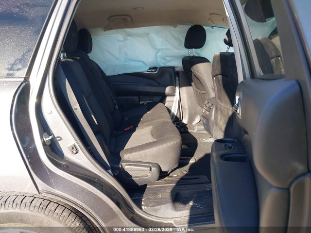 5N1DR2MM3JC637735 Nissan Pathfinder S