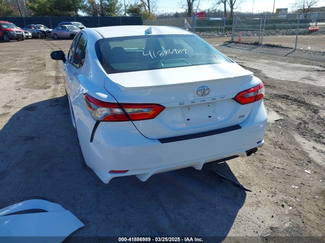 4T1B11HK9JU141706 Toyota CAMRY SE