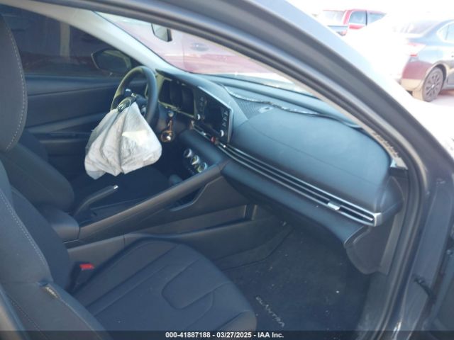 KMHLL4AG8PU597985 Hyundai ELANTRA SE