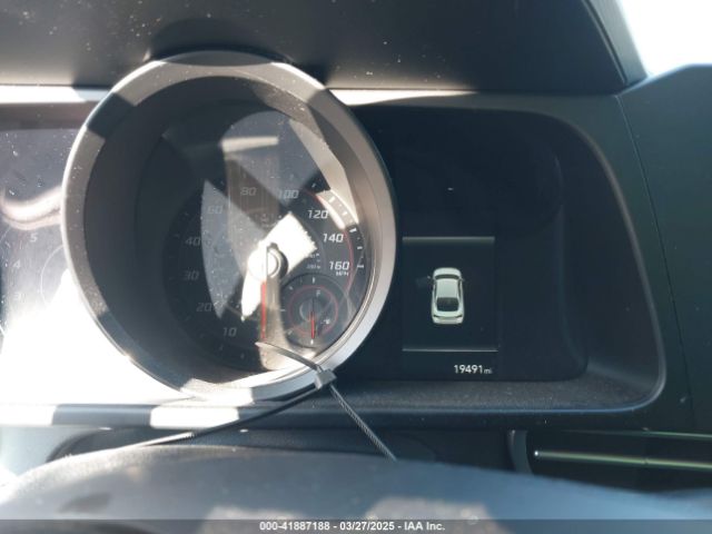 KMHLL4AG8PU597985 Hyundai ELANTRA SE