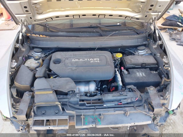 1C4PJLCB1FW770806 Jeep Cherokee Latitude