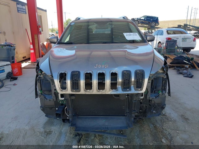 1C4PJLCB1FW770806 Jeep Cherokee Latitude