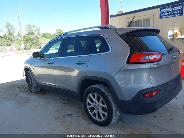 1C4PJLCB1FW770806 Jeep Cherokee Latitude