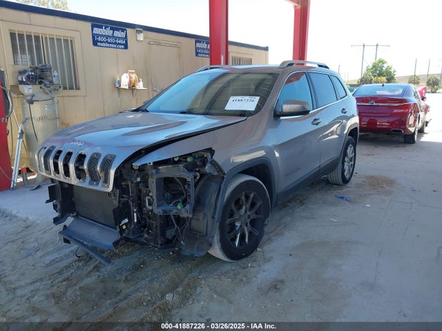 1C4PJLCB1FW770806 Jeep Cherokee Latitude
