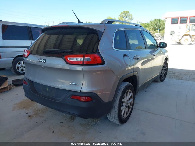 1C4PJLCB1FW770806 Jeep Cherokee Latitude