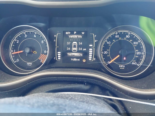 1C4PJLCB1FW770806 Jeep Cherokee Latitude