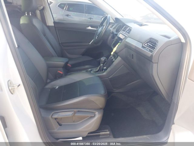 3VV2B7AX4JM011803 Volkswagen Tiguan 2.0t Se/2.0t Sel
