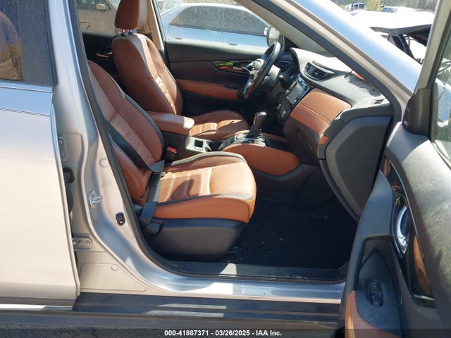 JN8AT2MV0HW022042 Nissan Rogue Sl
