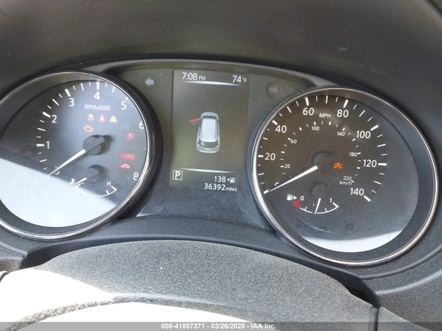JN8AT2MV0HW022042 Nissan Rogue Sl