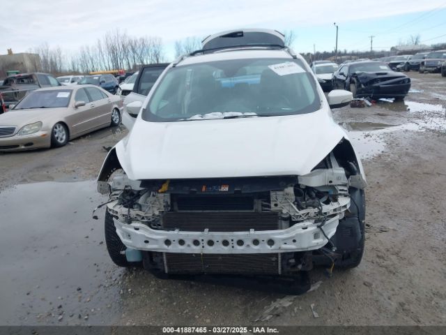 1FMCU9JD1HUA90220 Ford Escape Titanium