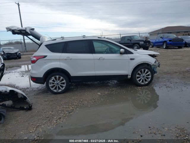 1FMCU9JD1HUA90220 Ford Escape Titanium