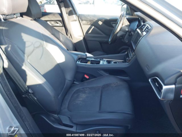 SADCJ2FX6JA322345 Jaguar F-pace 25t Premium
