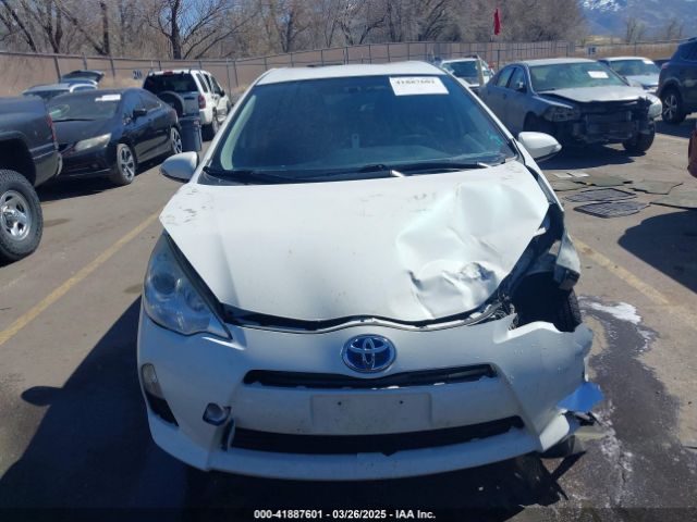 JTDKDTB31E1566854 Toyota Prius C Two