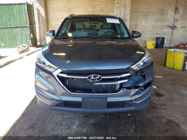 KM8J3CA47HU551136 Hyundai TUCSON SE