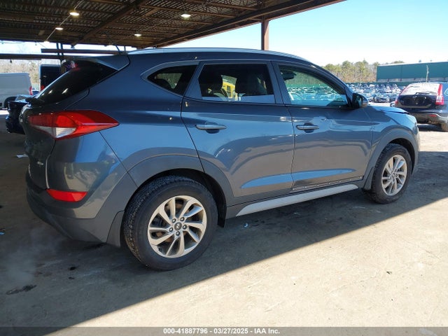 KM8J3CA47HU551136 Hyundai TUCSON SE