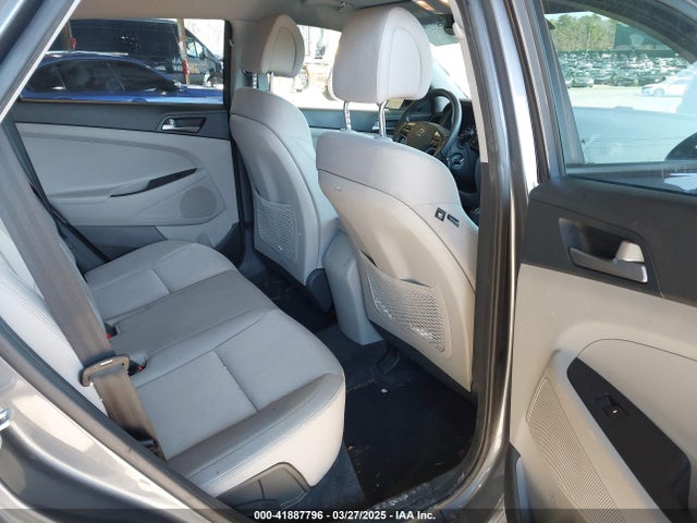 KM8J3CA47HU551136 Hyundai TUCSON SE