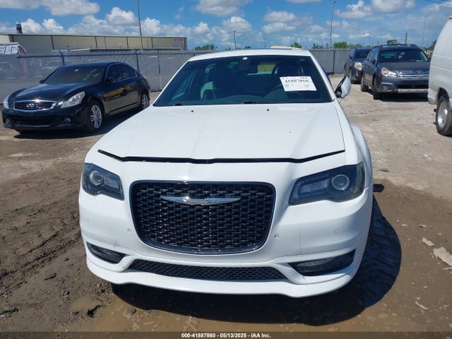 Chrysler 300 300s 2018 2C3CCABG2JH267047 Image 13