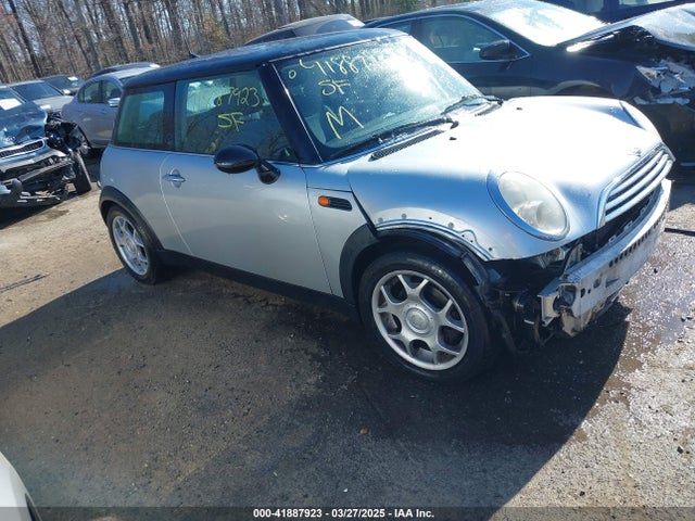 2006 MINI COOPER WMWRC33546TK63877 Photo 0