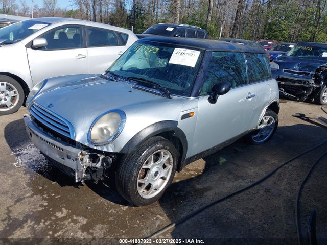 2006 MINI COOPER WMWRC33546TK63877 Photo 1