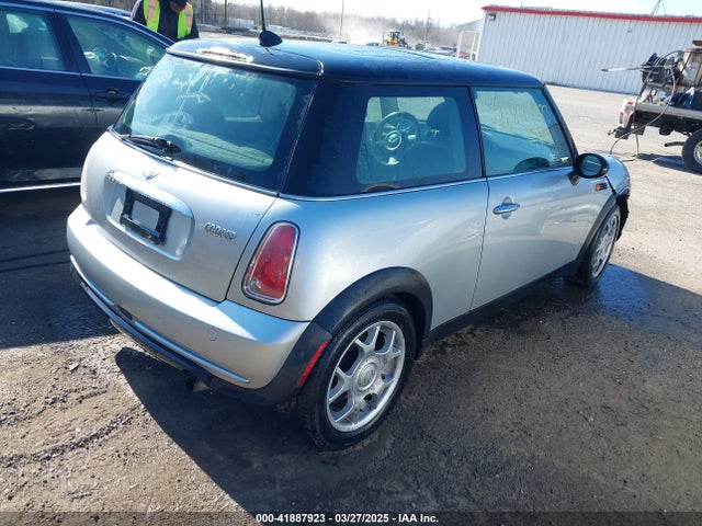 2006 MINI COOPER WMWRC33546TK63877 Photo 3