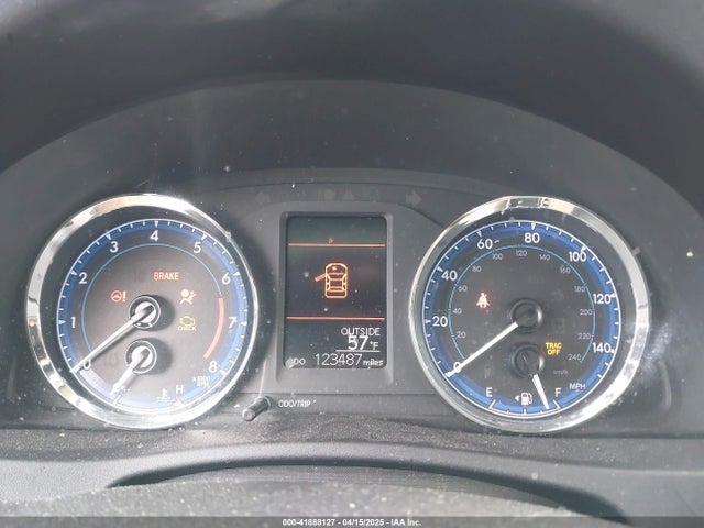2T1BURHE8JC974141 Toyota COROLLA LE
