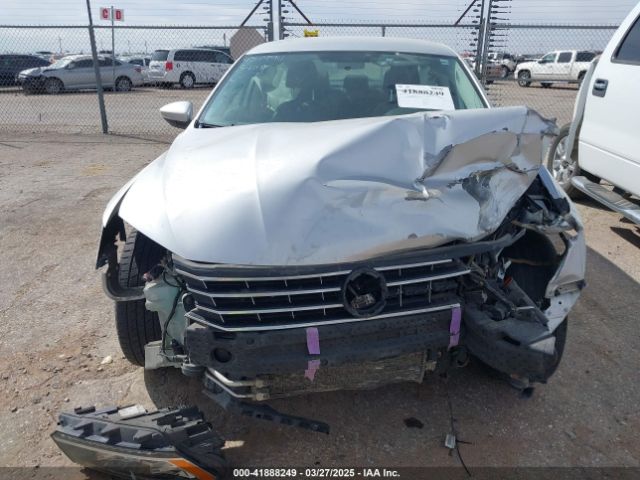 1VWDT7A36HC044585 Volkswagen Passat 1.8t R-line